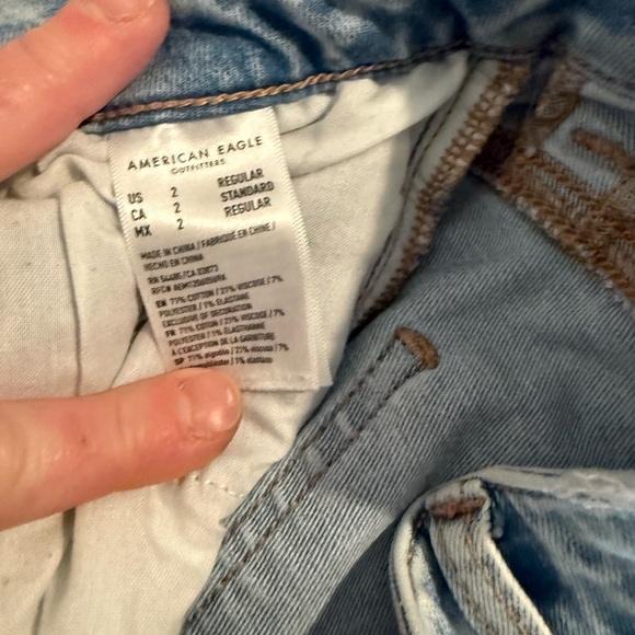 American Eagle Bundle 2 pairs Hi Rise Distressed Jegging Size 2. Light & Medium - Picture 12 of 13